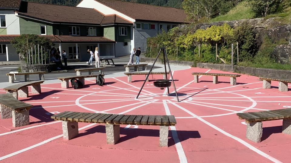 Lenkje til artikkel: Nyskapt skuleplass i Eikelandsosen